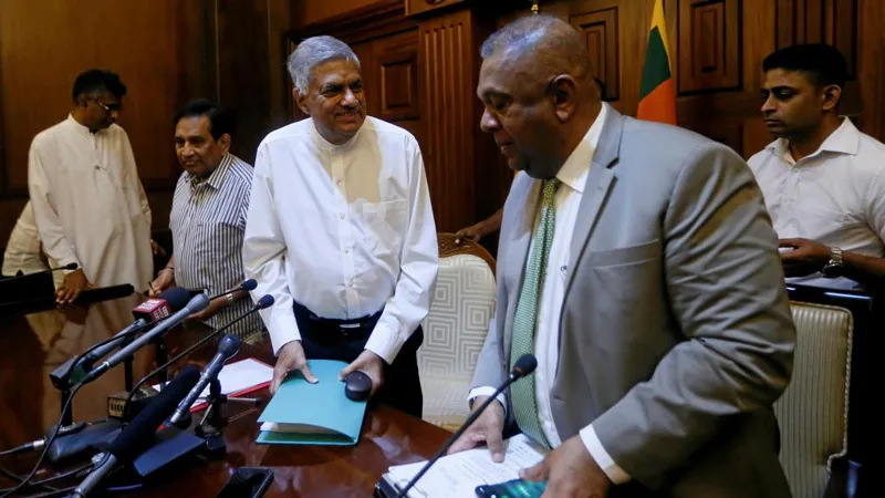 Sri Lanka lún sâu vào khủng hoảng