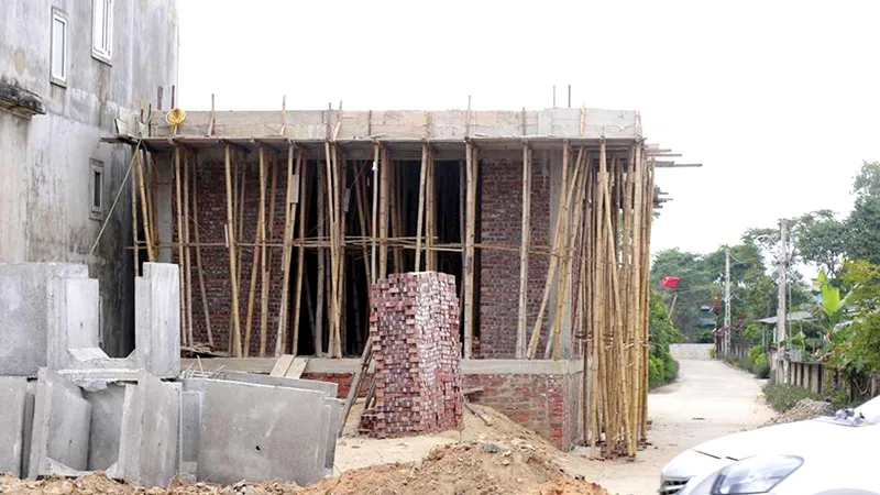 Bí thư Đảng ủy xã xây nhà vi phạm hành lang đường giao thông