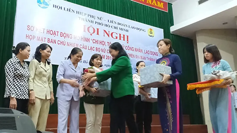 8 nữ chủ nhà trọ vinh dự được đứng vào hàng ngũ của Đảng