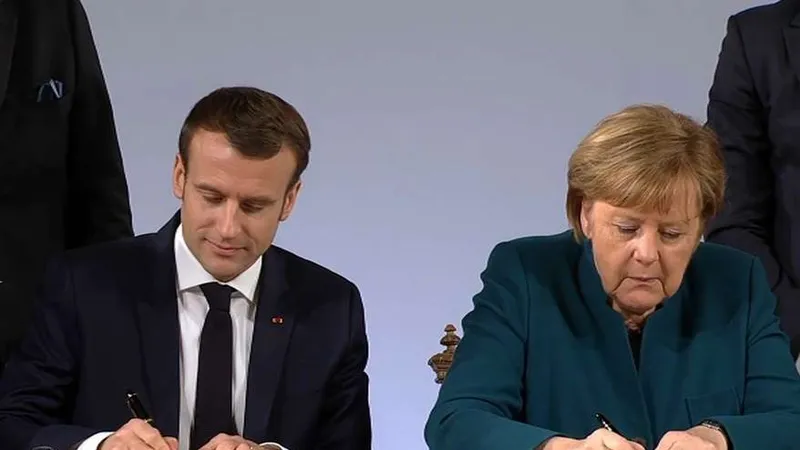 Thủ tướng Đức Merkel và Tổng thống Pháp Macron ký Hiệp ước Aachen. Nguồn: BFMTV.COM 