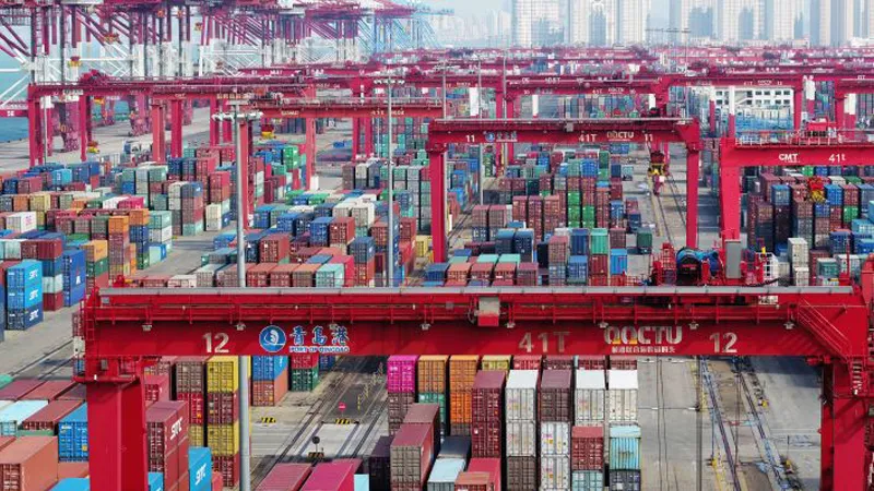 Hàng hóa Trung Quốc tại cảng Thanh Đảo, tỉnh Sơn Đông chuẩn bị xuất khẩu sang Mỹ