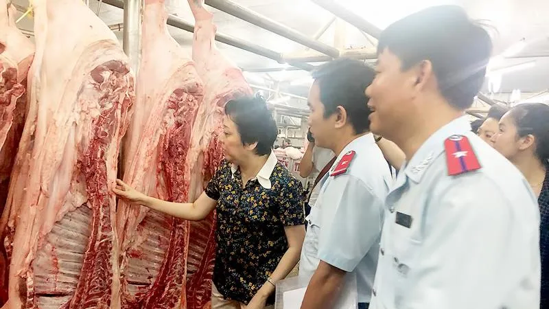 Tạm ứng khoảng 1.200 tỷ đồng hỗ trợ dân có heo bị dịch