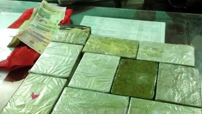 Tang vật cơ quan chức năng bắt giữ. Ảnh: TTXVN