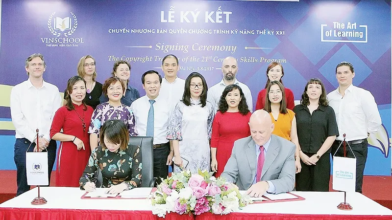 Vinschool là cơ sở giáo dục đầu tiên và duy nhất tại Việt Nam nhận chuyển giao chương trình “Kỹ năng thế kỷ 21” từ chuyên gia giáo dục nổi tiếng thế giới - TS Lance G. King