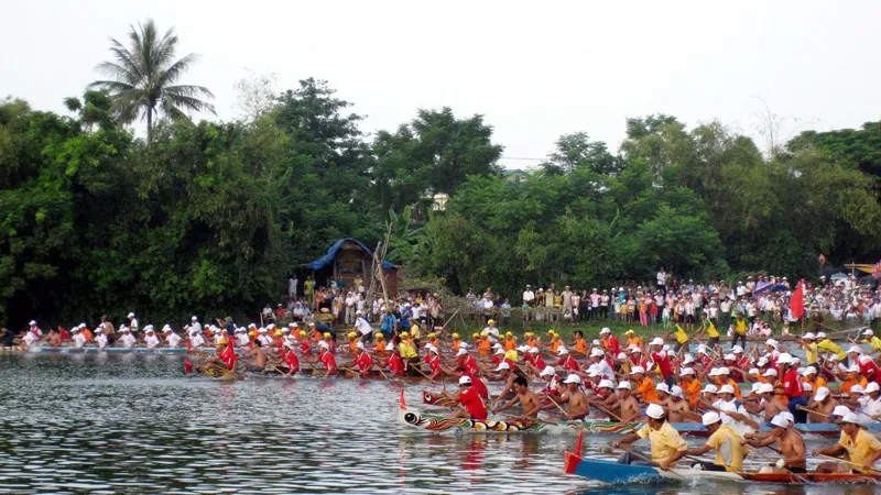 Xuất phát đường đua mừng Tết Độc lập trên quê hương Đại tướng Võ Nguyên Giáp