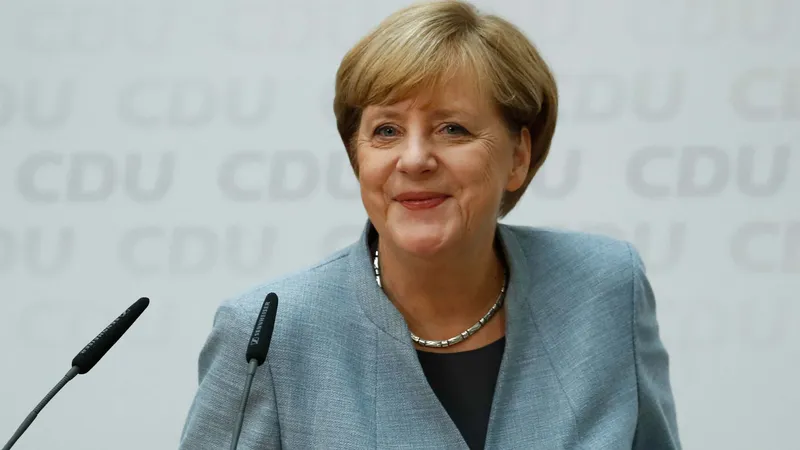  Ngày 25-9, Thủ tướng Đức Angela Merkel khẳng định đảng Sự lựa chọn vì nước Đức sẽ không gây ra bất kỳ tác động nào tới các chính sách tị nạn, châu Âu và đối ngoại của nước này.
