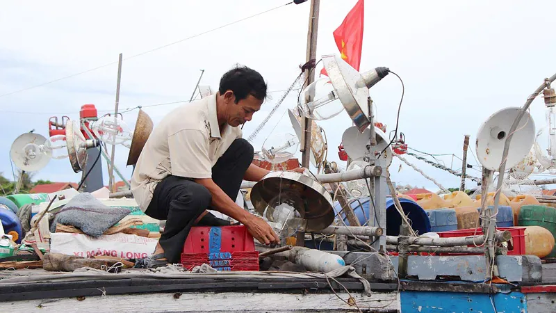 Trang thiết bị hỗ trợ thuyền cá lạc hậu, chi phí nhiên liệu tăng thêm