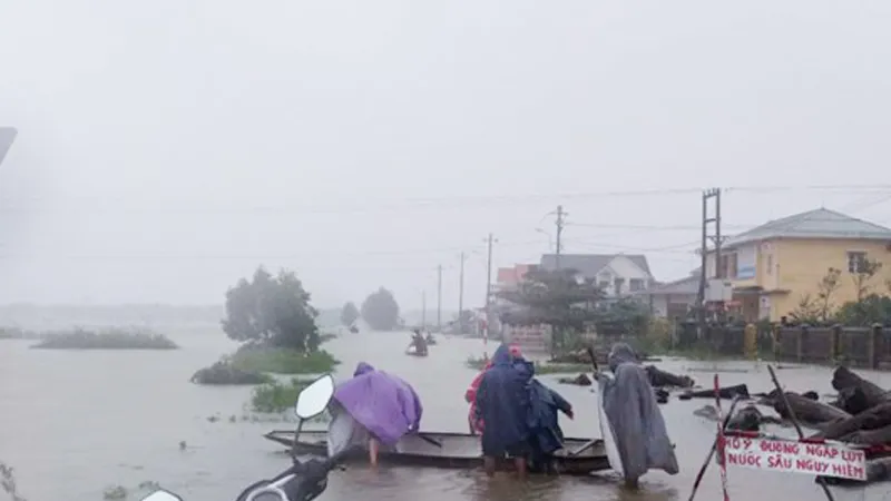 Trong ngày và đêm nay (8-11) ở các tỉnh từ Nghệ An đến Quảng Ngãi tiếp tục có mưa to đến rất to