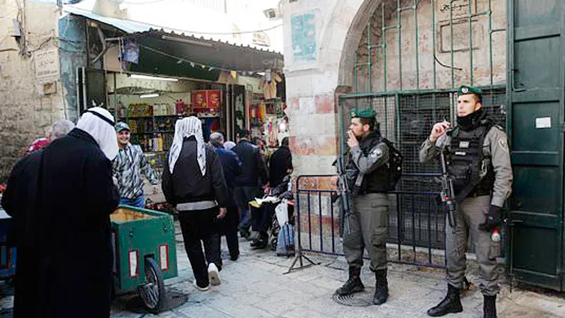 Cảnh sát Israel gác tại thành cổ Jerusalem ngày 8-12