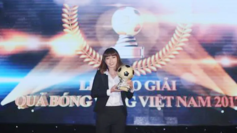 Infographic Thành Trung và Kiều Trinh đoạt Quả bóng vàng Việt Nam 2017