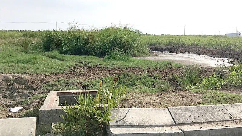 Người dân khó xây dựng nhà để vào ở, vì hạ tầng còn quá sơ sài, chất lượng thấp