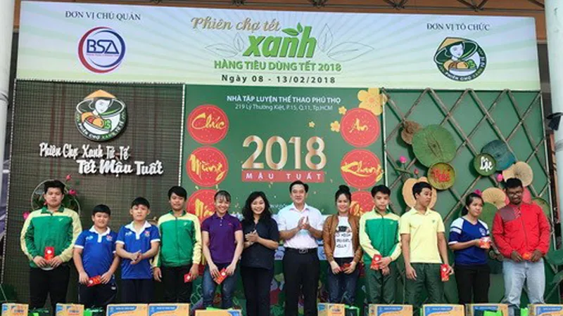 Khai mạc phiên chợ tết xanh - hàng tiêu dùng 2018