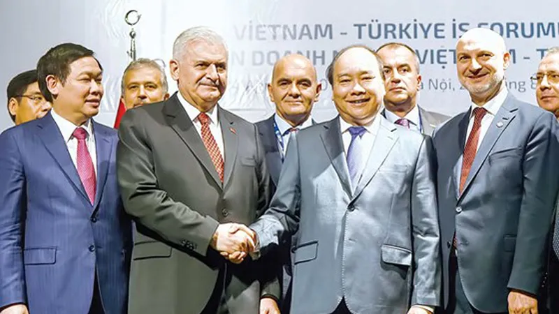 Thủ tướng Nguyễn Xuân Phúc và Thủ tướng Thổ Nhĩ Kỳ Binali Yildirim tại Diễn đàn doanh nghiệp Việt Nam-Thổ Nhĩ Kỳ.