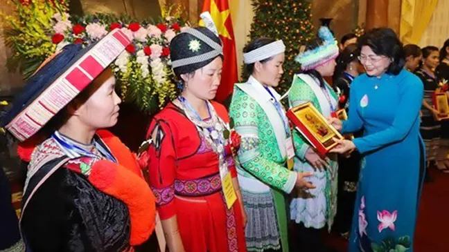 Biểu dương 66 cô đỡ thôn bản tiêu biểu toàn quốc