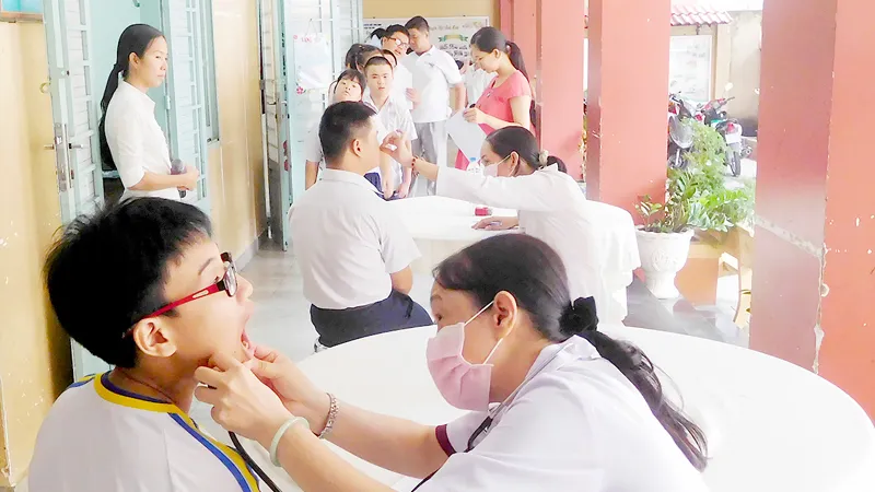 Trường học cần thực hiện tốt công tác chăm sóc y tế cho học sinh