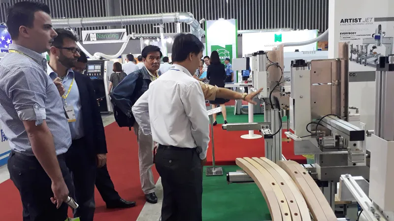 DN trong nước giới thiệu sản phẩm đến các đối tác nước ngoài​