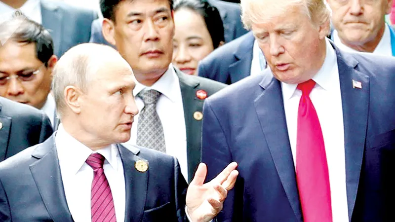 Tổng thống Nga Vladimir Putin và Tổng thống Mỹ Donald Trump bên lề Hội nghị cấp cao APEC tại Đà Nẵng tháng 11-2017. Ảnh: Sputnik