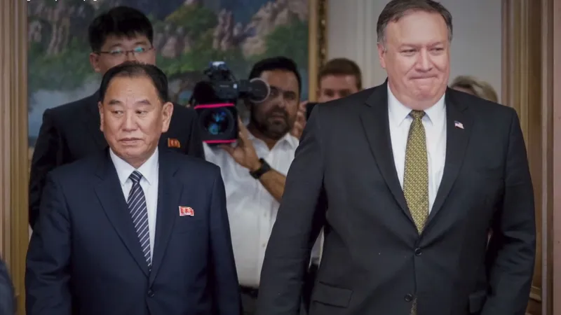 Ngoại trưởng Mỹ Mike Pompeo và Phó Chủ tịch Đảng Lao động Triều Tiên Kim Yong-chol. Ảnh: REUTERS 