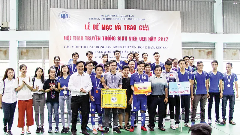 Hoạt động học thuật, văn hóa, văn nghệ, thể dục thể thao, nghiên cứu khoa học... là một trong những ưu điểm nổi bật của UEH