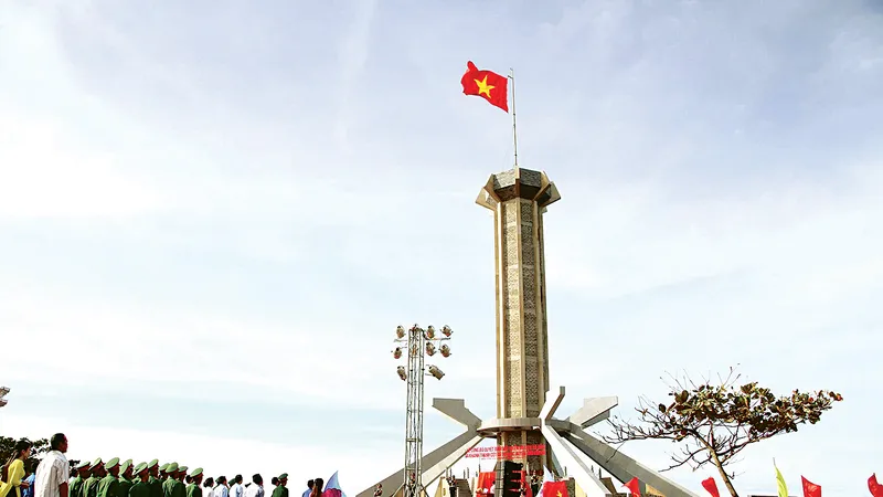 Thiêng liêng lễ chào cờ trên đảo Cồn Cỏ
