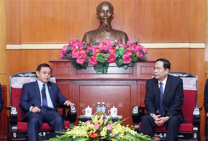 Đồng chí Trần Thanh Mẫn tiếp Chủ tịch Ủy ban Trung ương Mặt trận Lào xây dựng đất nước đồng chí Saysomphone Phomvihane. Ảnh: TTXVN