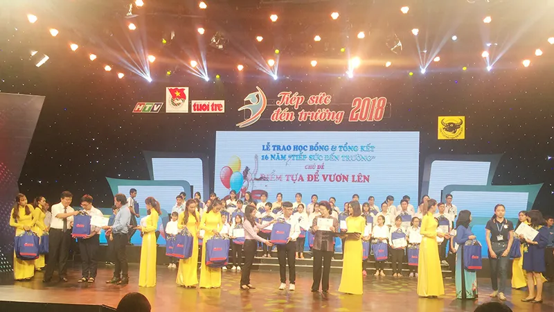Trao học bổng “Tiếp sức đến trường” khu vực Đông Nam Bộ: 187 tân sinh viên được “tiếp lửa”