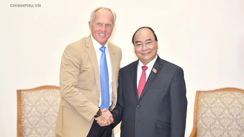 Thủ tướng Nguyễn Xuân Phúc tiếp ông Greg Norman, Đại sứ du lịch Việt Nam. Ảnh: VGP