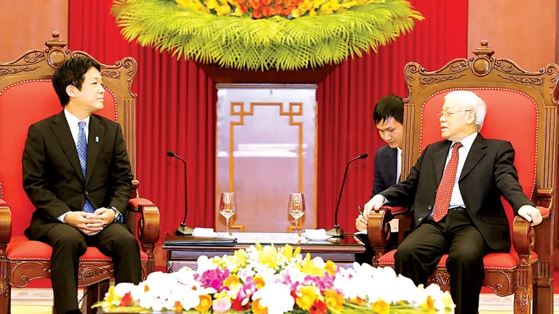 Tổng Bí thư, Chủ tịch nước Nguyễn Phú Trọng tiếp Hạ nghị sĩ Sonoura Kentaro, Đặc phái viên của Thủ tướng Nhật Bản Shinzo Abe. Ảnh: TTXVN