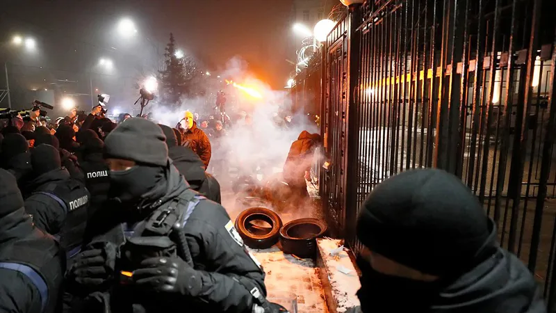 Biểu tình bên ngoài ĐSQ Nga tại thủ đô Kiev, Ukraine