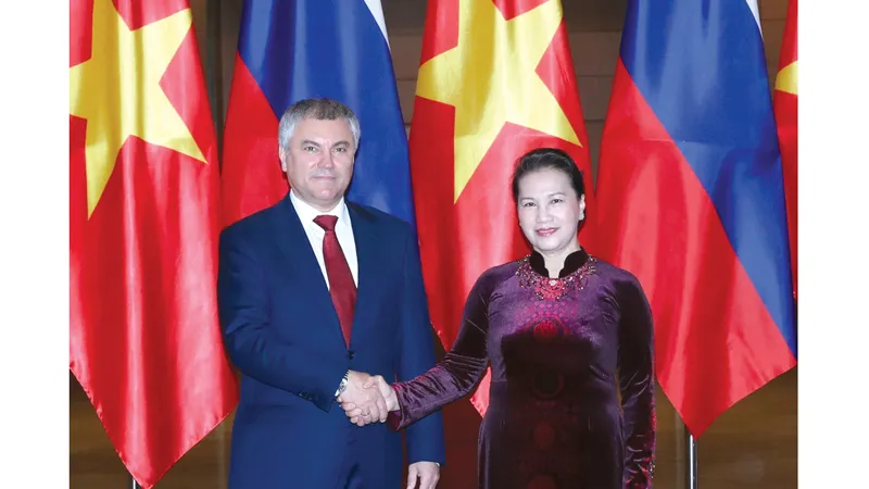 Chủ tịch Quốc hội Nguyễn Thị Kim Ngân chủ trì lễ đón và hội đàm với Chủ tịch Duma Quốc gia Nga Vyacheslav Viktorovich Volodin. Ảnh: TTXVN
