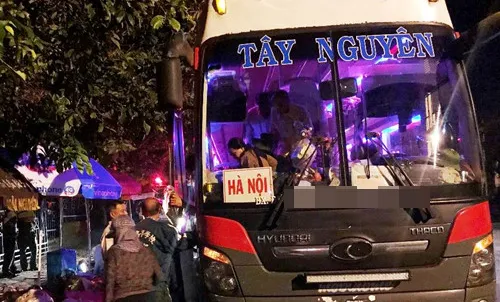 Giá vé tàu, xe vào Nam tăng gấp đôi