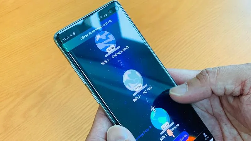 Giờ đây, với chiếc di động và ứng dụng ELSA, người học tiếng Anh dễ dàng nâng cao trình độ ngoại ngữ của mình