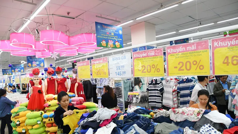 Thời trang Việt chật vật cạnh tranh với hàng nhập khẩu