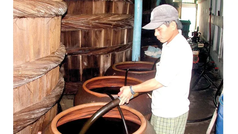 Sản xuất nước mắm truyền thống tại Phú Quốc