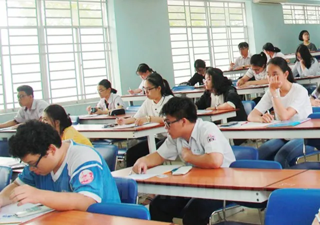 Thí sinh tham dự đợt 1 kỳ thi đánh giá năng lực do Đại học Quốc gia TPHCM. Ảnh: hcmcpv