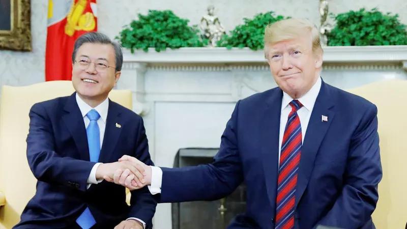 Hai nhà lãnh đạo nhất trí duy trì đối thoại với Triều Tiên. Ảnh: Reuters