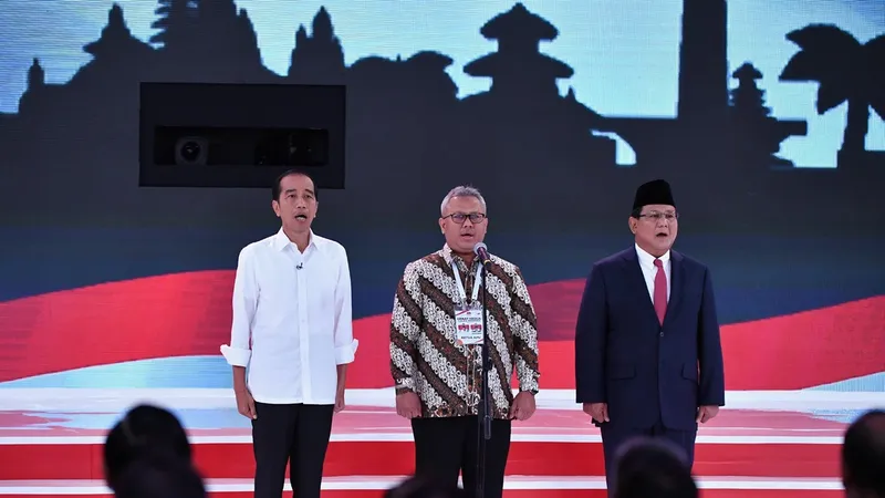 Tổng thống đương nhiệm Indonesia Joko Widodo (trái) và ông Prabowo Subianto (phải) tại cuộc tranh luận ở Jakarta ngày17-2.