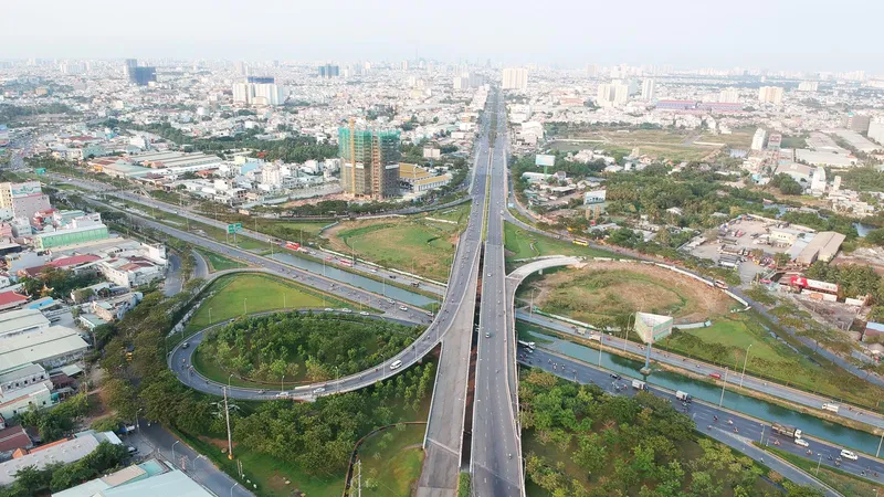 Hạ tầng giao thông cửa ngõ phía Tây TPHCM kết nối với Vùng kinh tế trọng điểm phía Nam. Ảnh: CAO THĂNG