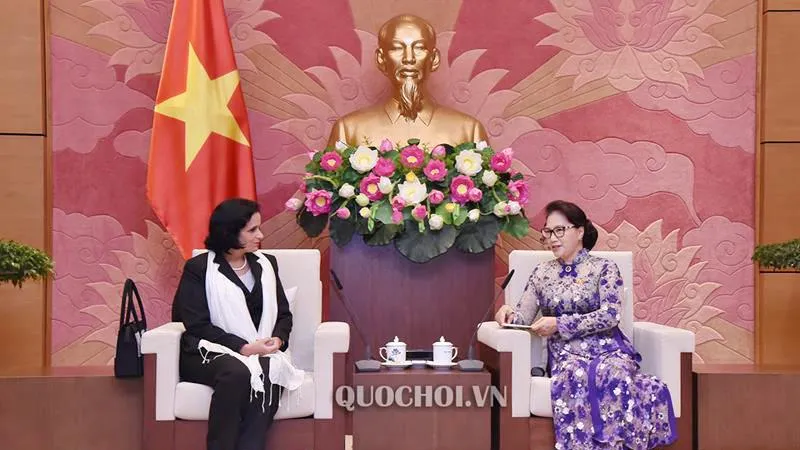 Chủ tịch Quốc hội Nguyễn Thị Kim Ngân tiếp Viện trưởng Viện KSND Tối cao Cuba, bà Yamila Pena Ojeda. Ảnh: Quốc hội