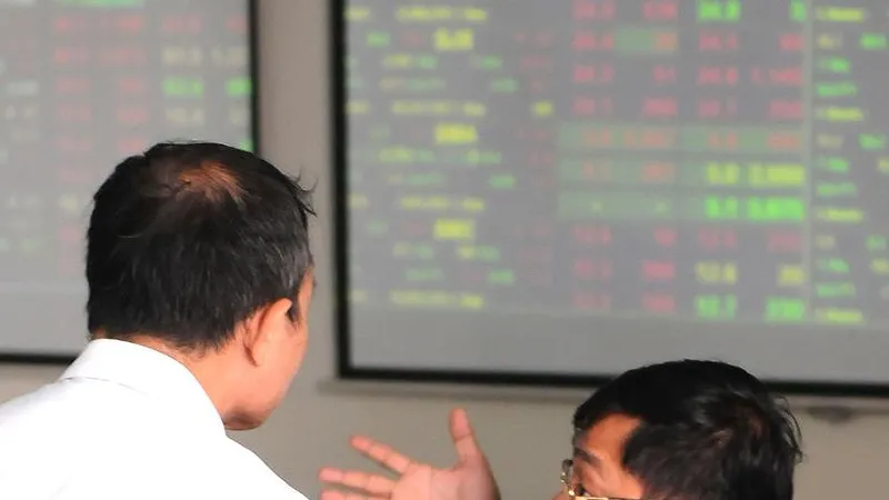 Khối ngoại bán ròng 21,5 tỷ đồng, VN-Index giảm gần 8 điểm