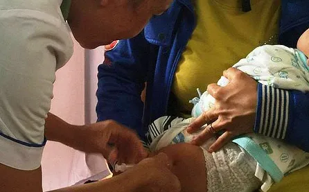 Làm rõ nguyên nhân cháu bé tử vong sau khi tiêm vaccine