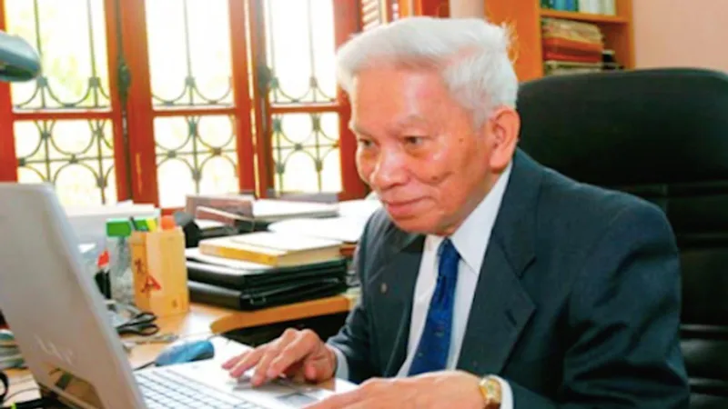 GS Hoàng Tụy