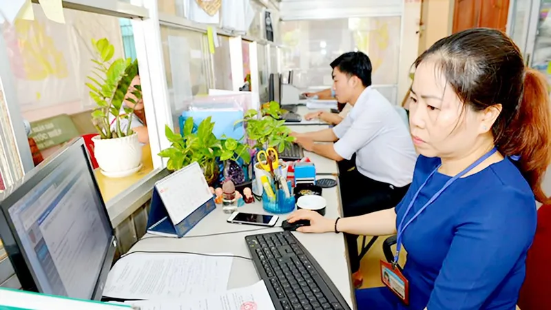 Công chức nhận lương, khen thưởng theo năng suất lao động