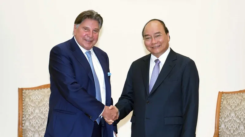 Thủ tướng Nguyễn Xuân Phúc tiếp Chủ tịch Tập đoàn TTI Horst Julius Pudwill - doanh nghiệp sản xuất thiết bị điện công nghiệp không dây hàng đầu thế giới. Ảnh: TTXVN