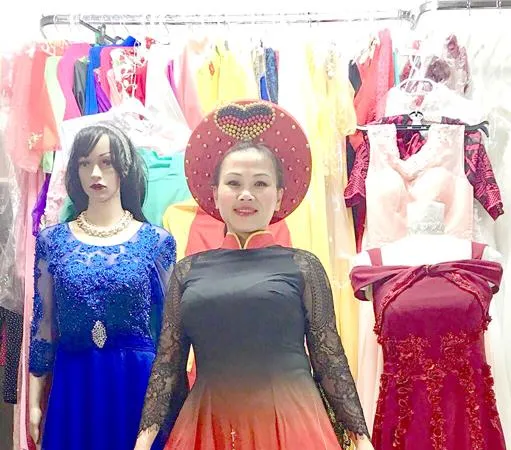 Thu Hiền và mẫu áo dài được người Đức đặc biệt chú ý