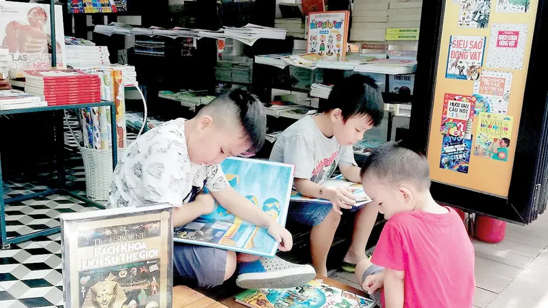 Đường sách TPHCM luôn là địa điểm văn hóa thu hút bạn đọc trẻ. Ảnh: XUÂN THÂN