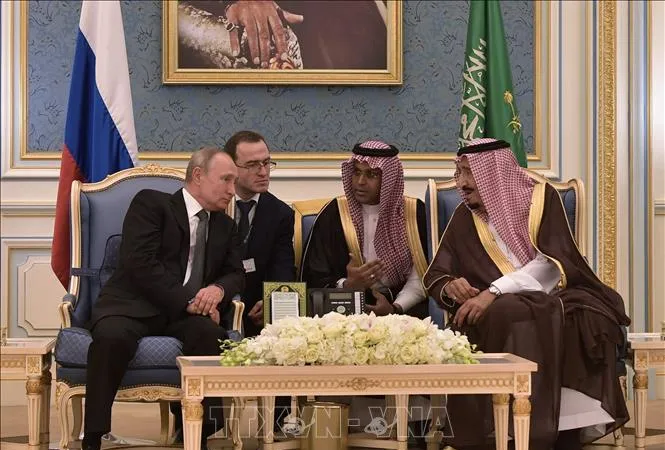 Quốc vương Saudi Arabia Salman (phải) và Tổng thống Nga Vladimir Putin (trái) trong cuộc gặp tại Riyadh, Saudi Arabia, ngày 14-10-2019