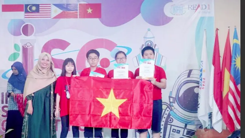 4 học sinh Việt Nam đoạt Huy chương Vàng tại Kỳ thi khoa học quốc tế ISC năm 2019. Ảnh: TTXVN