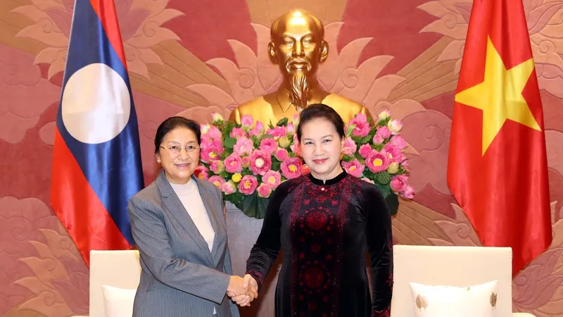 Chủ tịch Quốc hội Nguyễn Thị Kim Ngân hội kiến Chủ tịch Quốc hội Lào Pany Yathotou. Ảnh: TTXVN