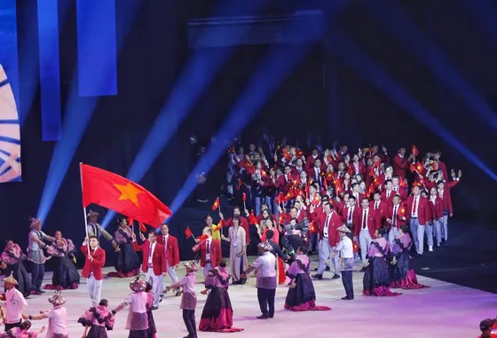 Đoàn thể thao Việt Nam trong buổi lễ khai mạc SEA Games 30. Ảnh: Dũng Phương